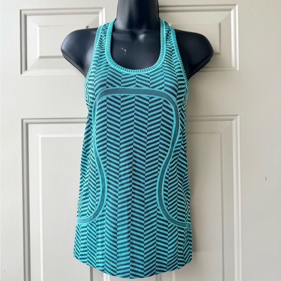 Lululemon Swiftly Tech Racerback Tank Heathered
Blue Tropics Zig Zag Print Sz4 - Picture 2 of 8